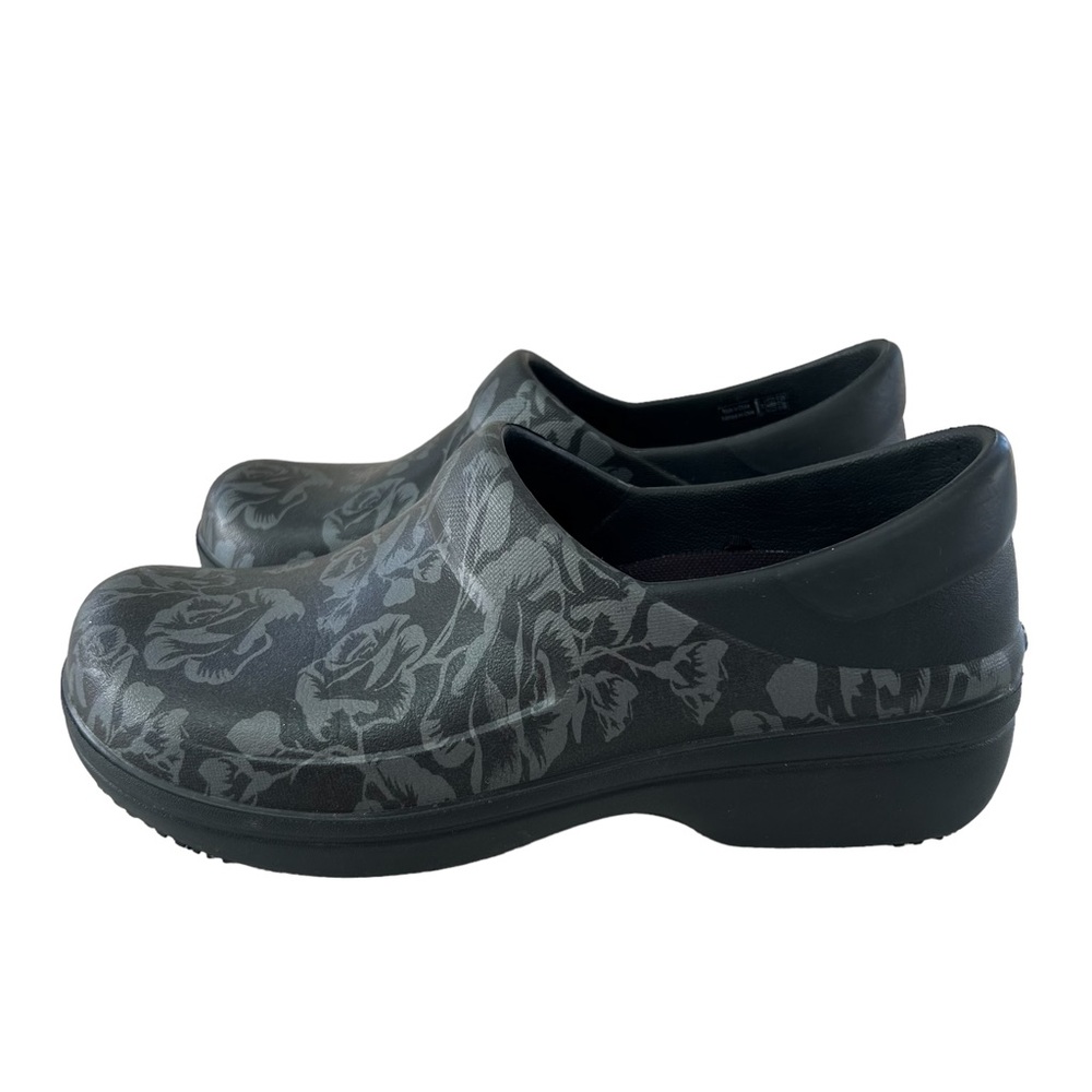 CROCS Black Grey Floral Rose Pattern Clogs 8